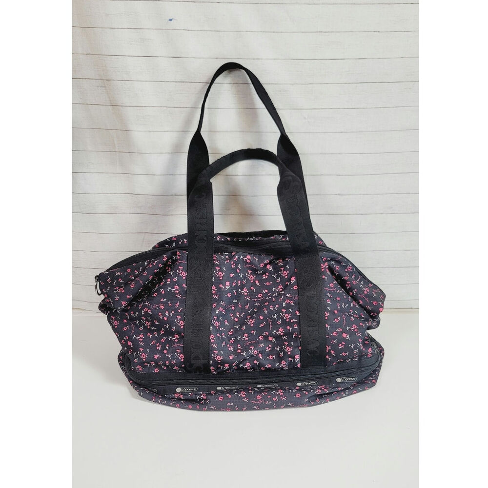 LESPORTSAC DAKOTA MEDIUM DELUXE WEEKENDER BAG in DITSY FLORAL
